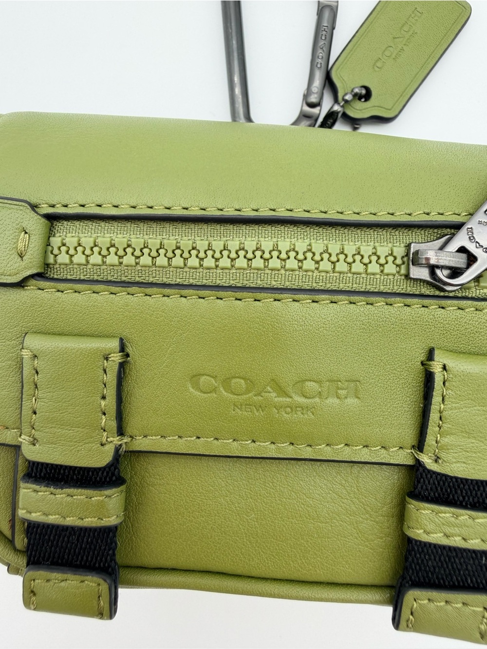 Coach Mirco Track Fob Green Leather Mini Belt Pouch with Carabiner Hangtag C9981 - Picture 2 of 13